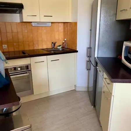 Cosy Unoverlooked With Swimming Pool Apartment