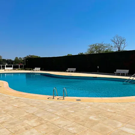 Apartment Cosy Unoverlooked With Swimming Pool *